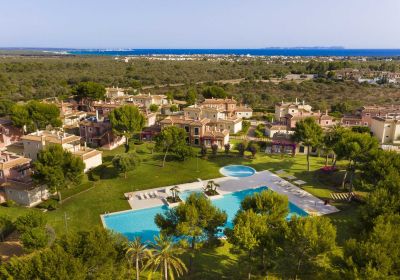 Modern luxury flats in private housing complex in the southwest of Mallorca.