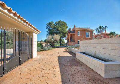 Modern luxury flats in private housing complex in the southwest of Mallorca.