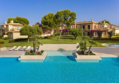 Modern luxury flats in private housing complex in the southwest of Mallorca.